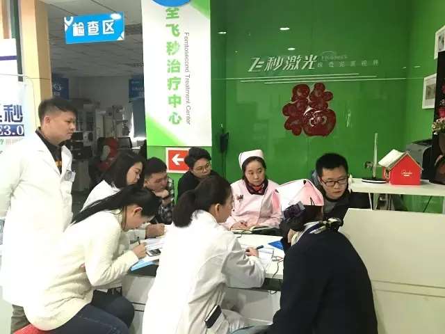 我院引進圓錐角膜設備—角膜交聯(lián)儀，近視手術雙保險